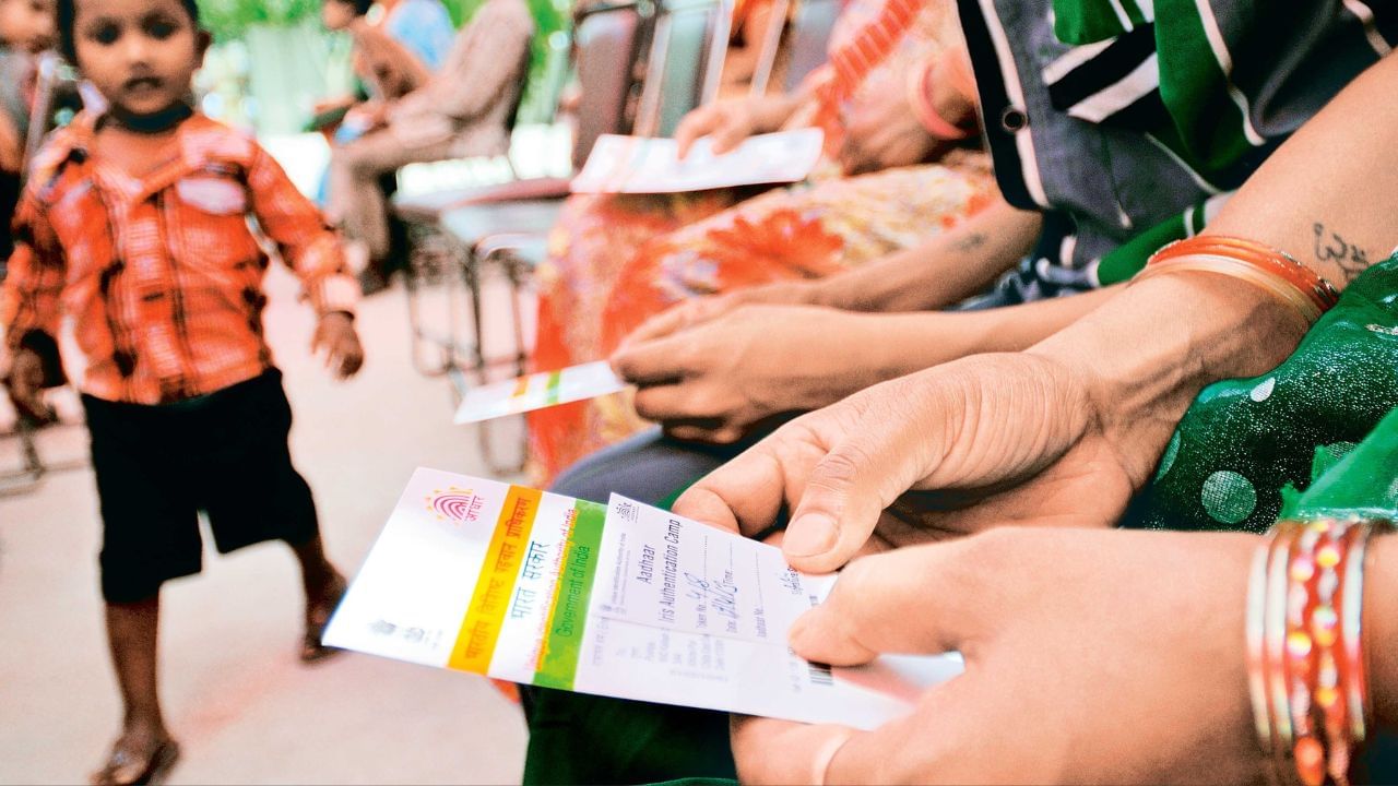 Aadhaar Card Update: বছর শেষে আধার কার্ড নিয়ে বড় ঘোষণা, ফ্রি-তে এই কাজ সেরে নিন ঝটপট