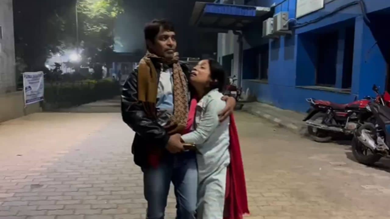 Accident: একটা তীব্র আওয়াজ, মাঝ রাস্তায় দুজন পুরুষমানুষকে এভাবে দেখতে হবে কেউ কল্পনাও করেননি