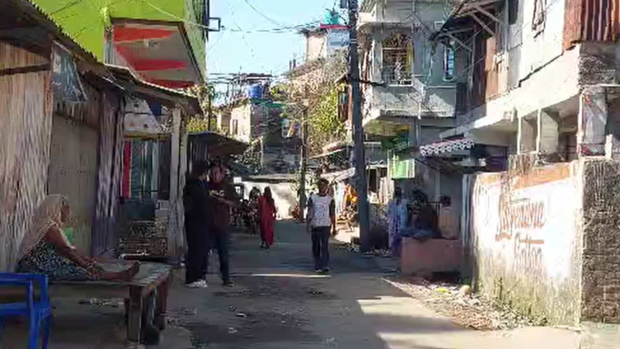 Alipurduar: ভরসন্ধ্যায় রেড লাইট এলাকায় ঢুকে গুলি, গণপিটুনিতে মৃত্যু Alipurduar: ভরসন্ধ্যায় রেড লাইট এলাকায় ঢুকে গুলি, গণপিটুনিতে মৃত্যু