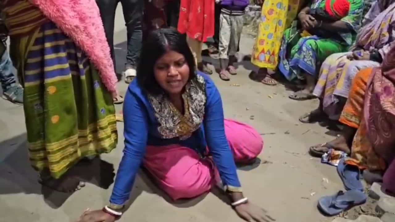 হাসপাতালে মৃত্যু রোগীর, পরিবারের লোকজন ফেটে পড়লেন ক্ষোভে হাসপাতালে মৃত্যু রোগীর, পরিবারের লোকজন ফেটে পড়লেন ক্ষোভে
