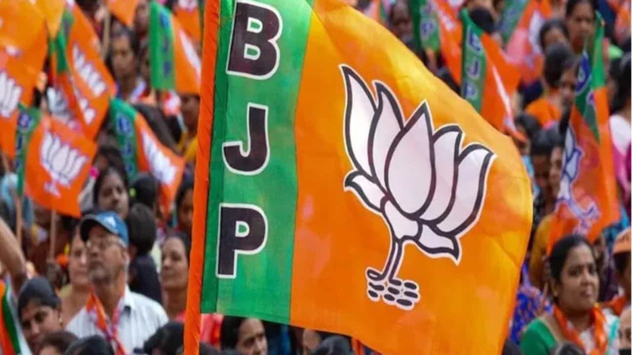Delhi polls: দিল্লিতে ২৯ প্রার্থীর নাম ঘোষণা করল বিজেপি, কেজরীর বিরুদ্ধে লড়বেন কে? Delhi polls: দিল্লিতে ২৯ প্রার্থীর নাম ঘোষণা করল বিজেপি, কেজরীর বিরুদ্ধে লড়বেন কে?