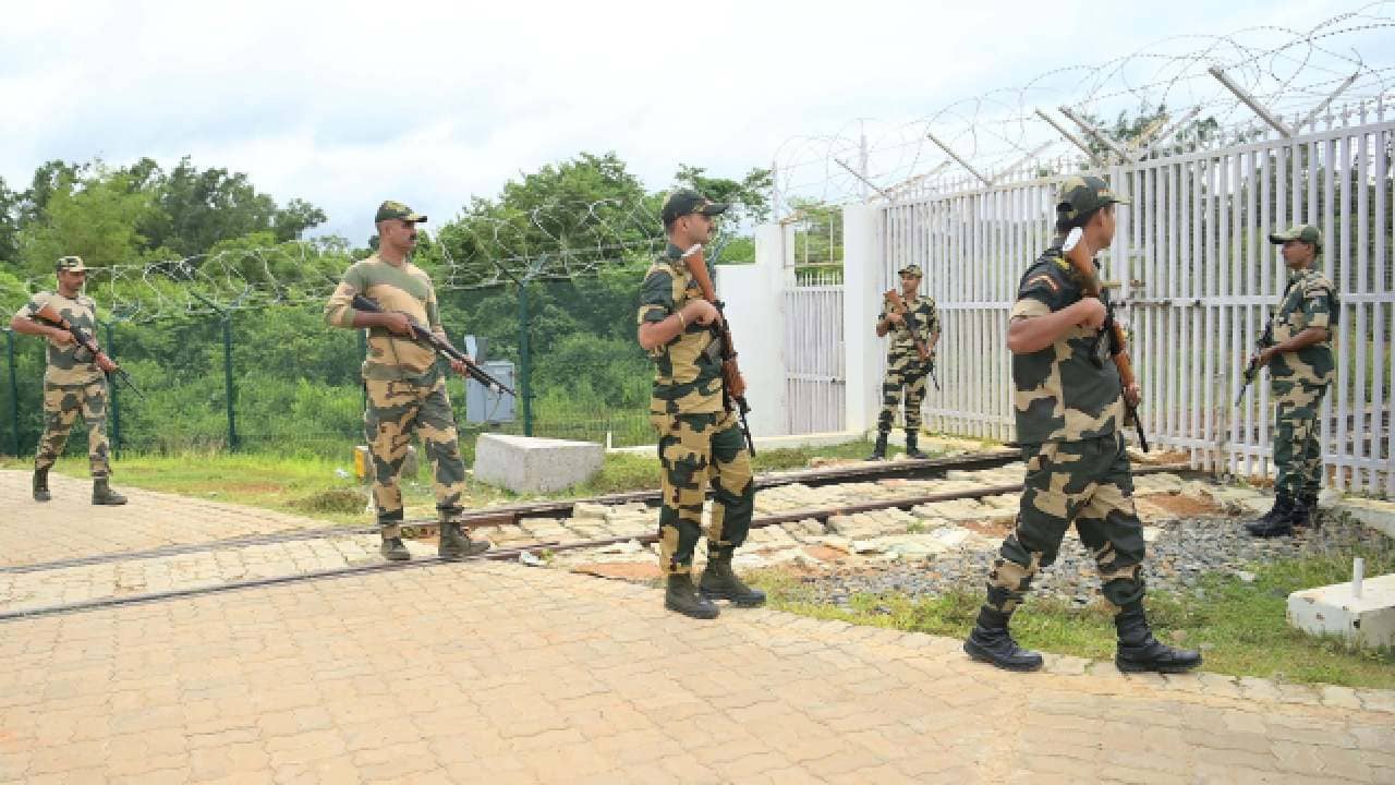 BSF in Tension: চিন্তা বাড়াচ্ছে কুয়াশা, অনুপ্রবেশ আশঙ্কায় নতুন পদক্ষেপের পথে BSF