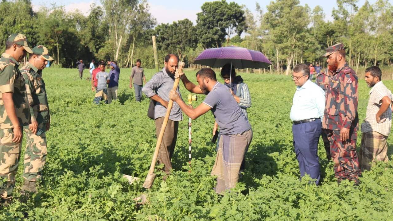 BSF in Border: গায়ের জোরে ৯ বছর ধরে দখল! শেষ পর্যন্ত বাংলাদেশিদের হাত থেকে এপারের কৃষকের জমি উদ্ধার করল BSF