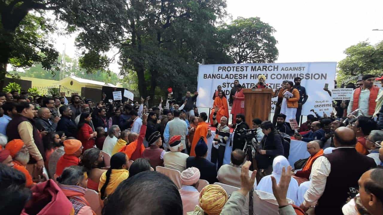 Bangladesh Unrest: ‘সহানুভূতিকে দুর্বলতা ভাববেন না!’, দিল্লিতে সিভিল সোসাইটির মিছিল থেকে গর্জে উঠলেন অভিজিৎ গাঙ্গুলী-রুদ্রনীল ঘোষেরা Bangladesh Unrest: ‘সহানুভূতিকে দুর্বলতা ভাববেন না!’, দিল্লিতে সিভিল সোসাইটির মিছিল থেকে গর্জে উঠলেন অভিজিৎ গাঙ্গুলী-রুদ্রনীল ঘোষেরা