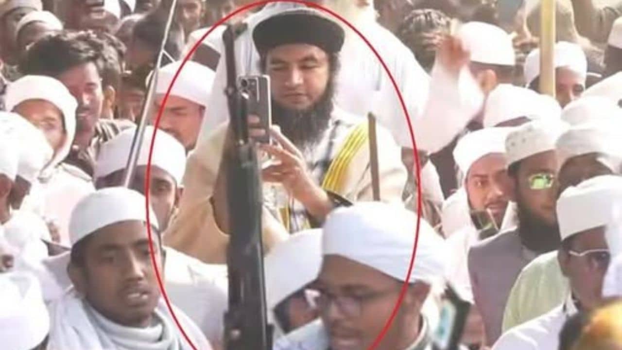 Bangladesh: জঙ্গিদের হাতে চলে গিয়েছে বাংলাদেশ? বুকে ভয় ধরাচ্ছে তসলিমার পোস্ট
