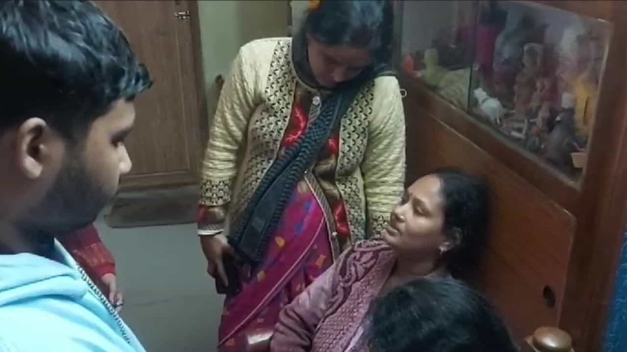 Bankura: ছাদে কাপড় তুলতে হুমড়ি খেয়ে পড়ে, সপ্তম শ্রেণির ছাত্রীর মর্মান্তিক মৃত্যু Bankura: ছাদে কাপড় তুলতে হুমড়ি খেয়ে পড়ে, সপ্তম শ্রেণির ছাত্রীর মর্মান্তিক মৃত্যু