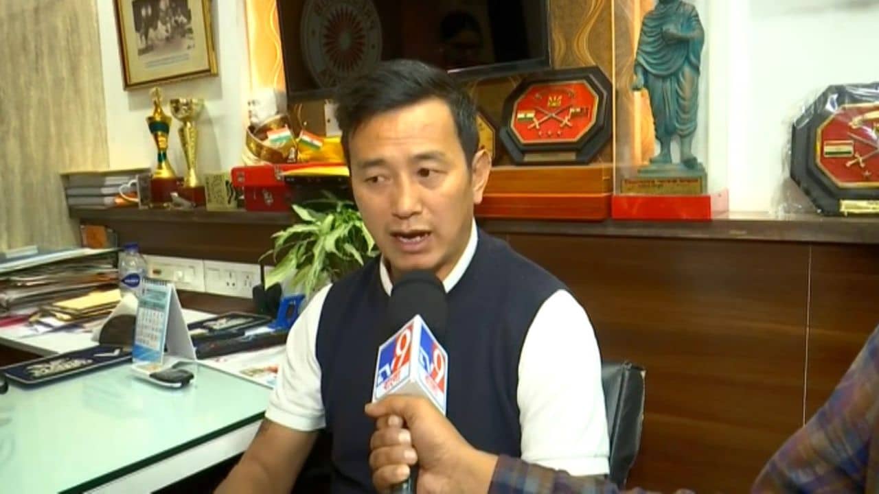 Bhaichung Bhutia: লক্ষ মানুষের সমাগম, থাকছে ৫ দেশ; কলকাতায় বসছে কমলালেবুর মেলা! ব্যানার উন্মোচন করে বাইচুং ফিরলেন স্মৃতির পাতায়