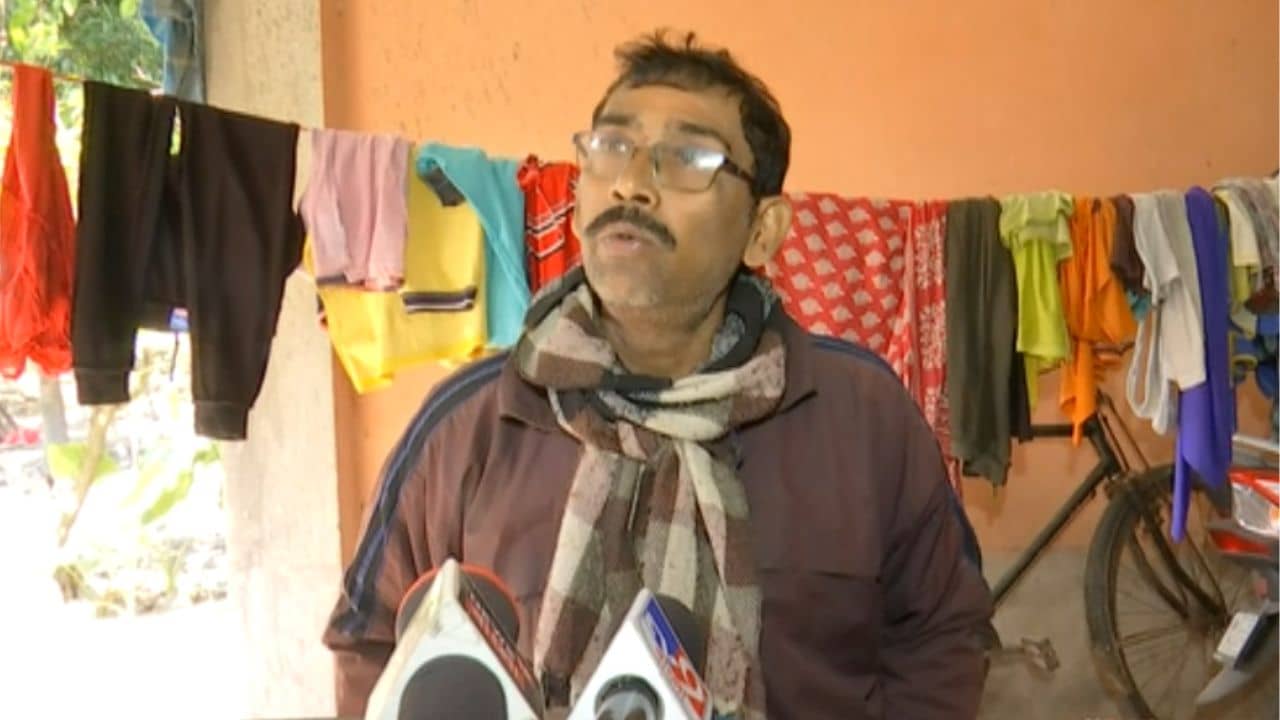 Bishnupur: রেশন ডিলারের বিরুদ্ধে মমতাকে ফোন করতেই এল হুমকি