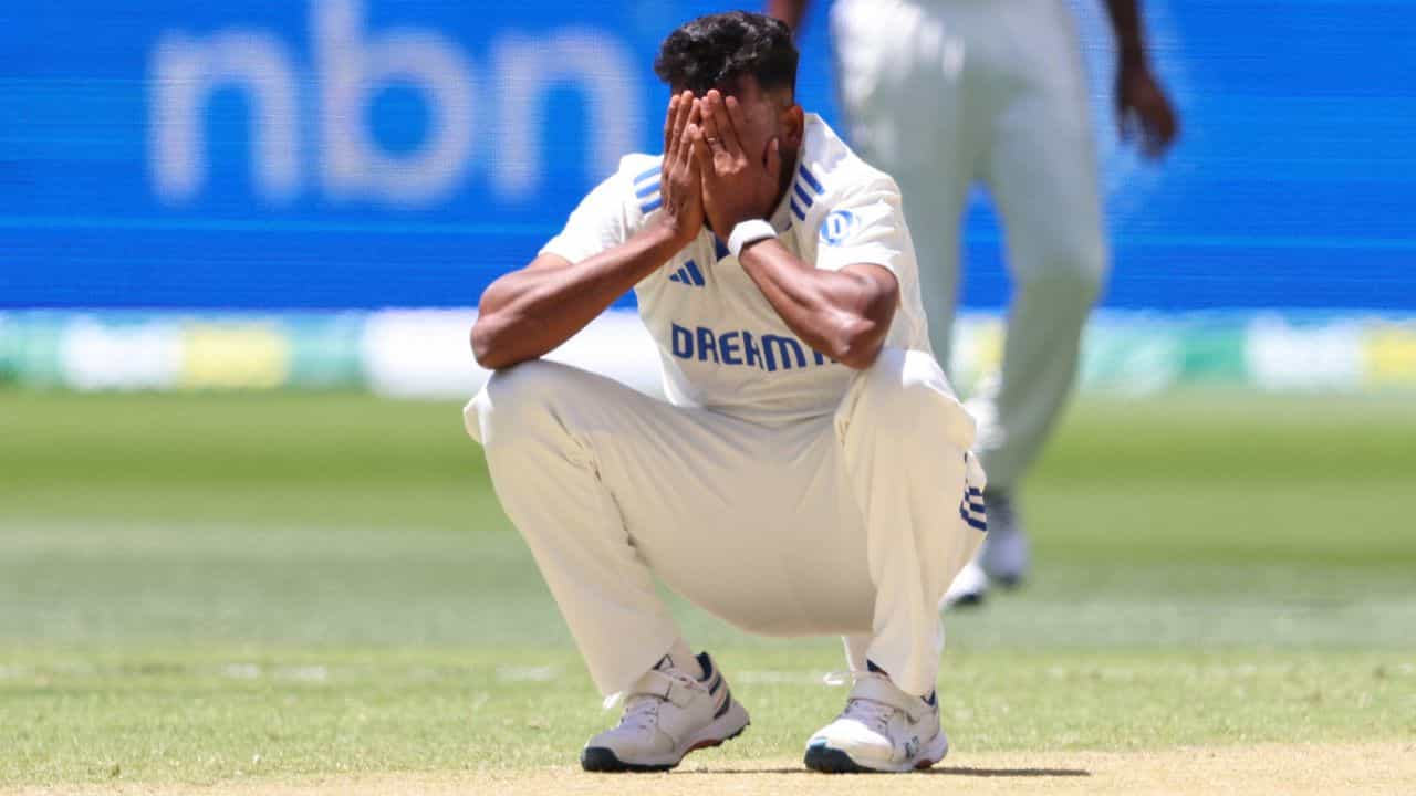 IND vs AUS: 'ওর জন্যই', হতাশার মরসুমের ঘুরে দাঁড়ানো সিরাজ বলছেন... IND vs AUS: 'ওর জন্যই', হতাশার মরসুমের ঘুরে দাঁড়ানো সিরাজ বলছেন...