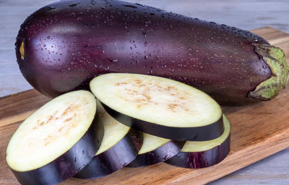 Brinjal: বেগুনের কী আদৌ কোনও গুণ আছে? শরীরে কী প্রভাব পড়ে জানেন? Brinjal: বেগুনের কী আদৌ কোনও গুণ আছে? শরীরে কী প্রভাব পড়ে জানেন?