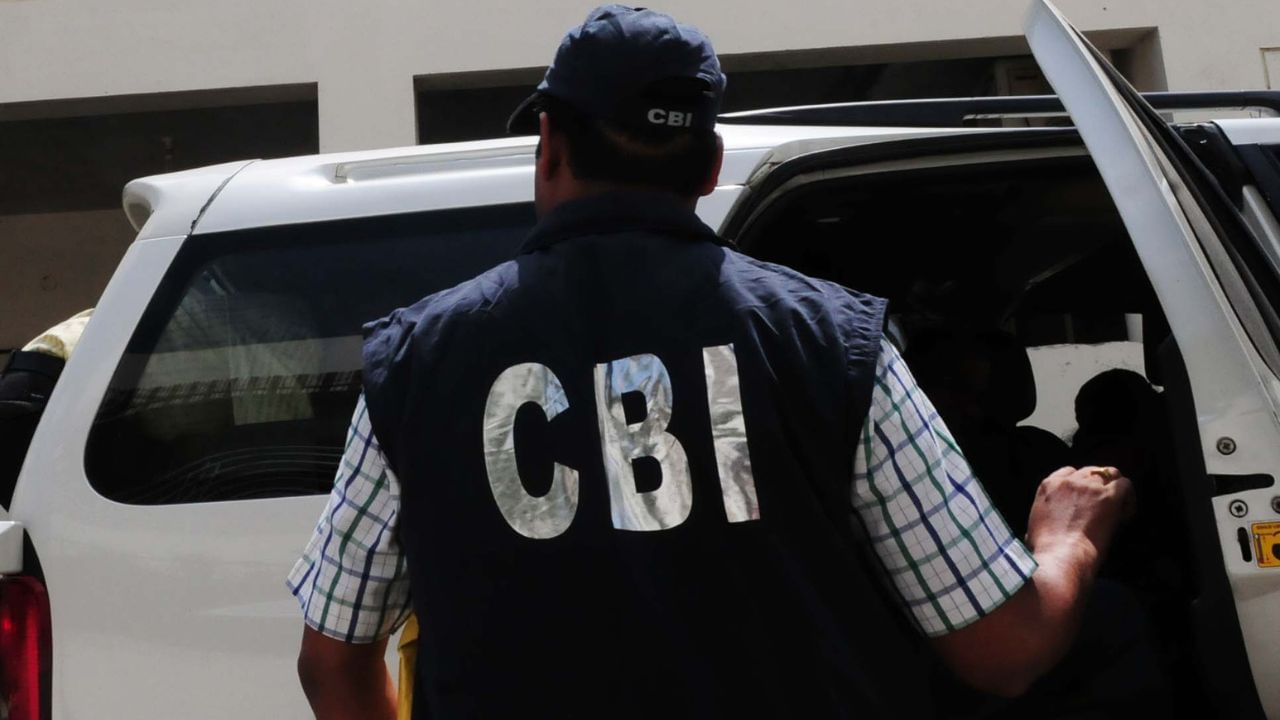 CBI: এ কী কাণ্ড! ইডির অফিসেই তল্লাশিতে সিবিআই, বেপাত্তা অ্যাসিস্টেন্ট ডিরেক্টর