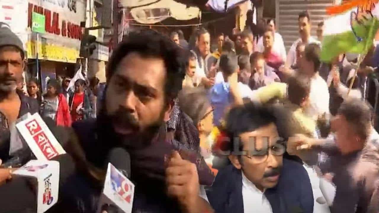 ‘CBI-কে জবাব দিতেই হবে’, সন্দীপ জামিন পেতেই রাজপথে গর্জন বাম-কংগ্রেসের, পথে চিকিৎসকেরাও ‘CBI-কে জবাব দিতেই হবে’, সন্দীপ জামিন পেতেই রাজপথে গর্জন বাম-কংগ্রেসের, পথে চিকিৎসকেরাও