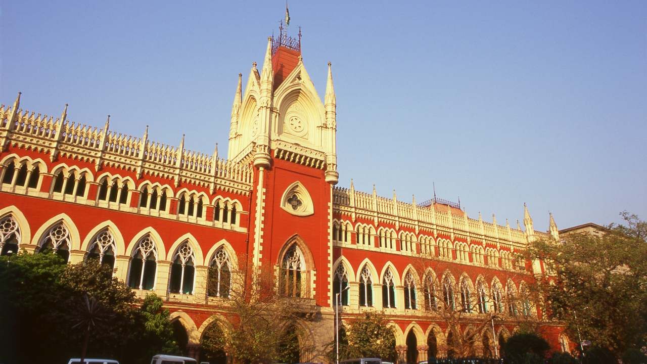 Kolkata High Court: বহরমপুর থেকে কলকাতা, একাধিক হোটেলে ফ্যাশন ডিজাইনারকে ধর্ষণের অভিযোগ, হাইকোর্টেও রক্ষাকবচ পেলেন না চিকিৎসক