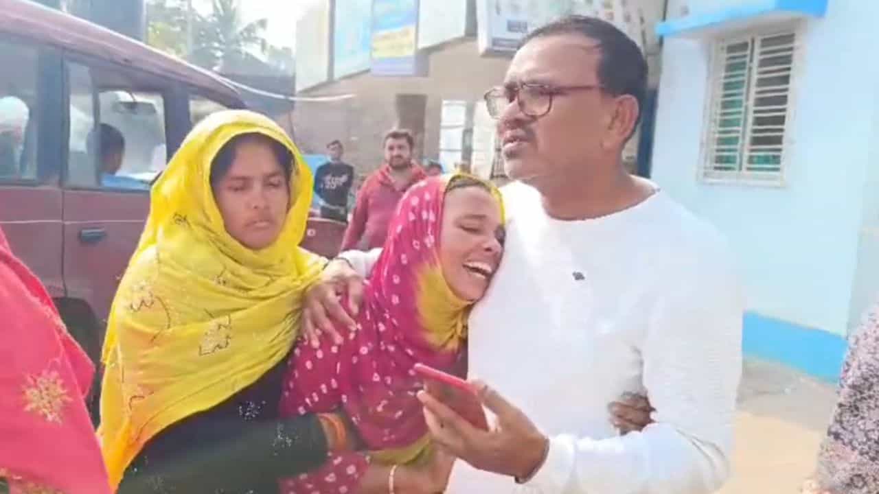 South 24 Parganas: মাতলা নদীতে নিখোঁজ পর্যটকের দেহ উদ্ধার South 24 Parganas: মাতলা নদীতে নিখোঁজ পর্যটকের দেহ উদ্ধার