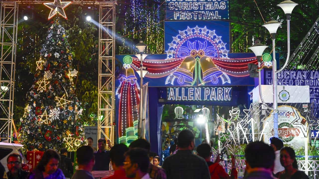 Christmas in Kolkata: ভিড়ের মধ্যে সাদা পোশাকের পুলিশ! বড়দিনের রাতে মদ্যপ ড্রাইভারদের ধরতে শহরের এই সব জায়গায় ফাঁদ পুুলিশের Christmas in Kolkata: ভিড়ের মধ্যে সাদা পোশাকের পুলিশ! বড়দিনের রাতে মদ্যপ ড্রাইভারদের ধরতে শহরের এই সব জায়গায় ফাঁদ পুুলিশের