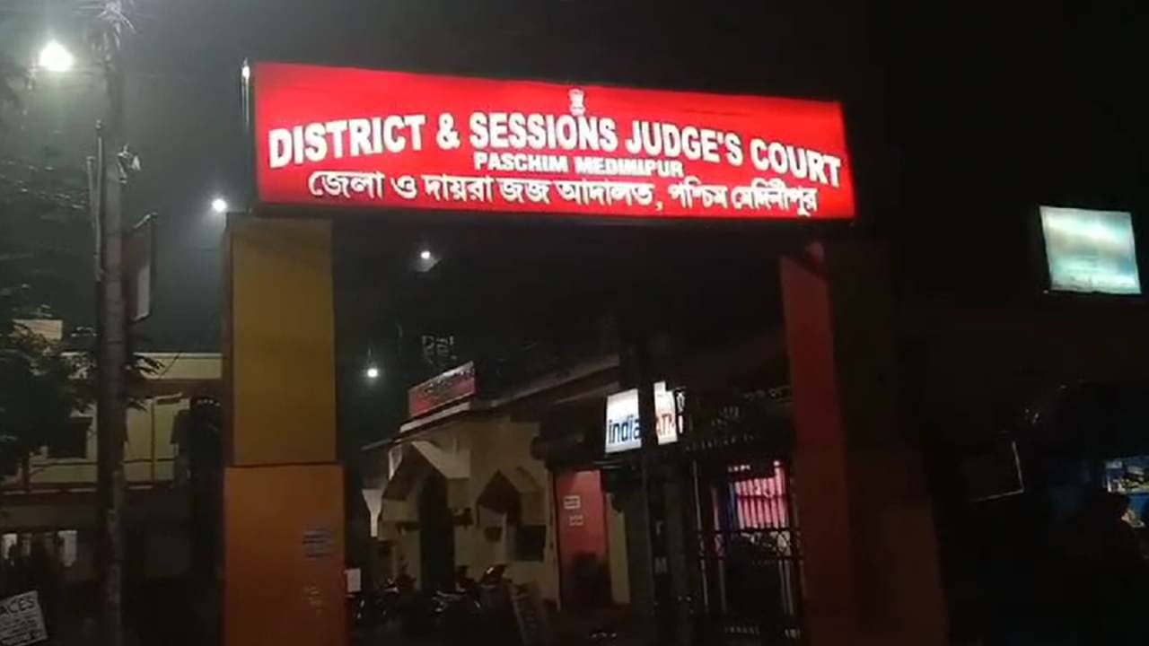 Court Order: কচুবনে নিয়ে গিয়ে ১২ বছরের মেয়েটার সঙ্গে যা তা করেছিল, এক বছরের মধ্যে চরম পরিণতি পাড়ার দাদুর