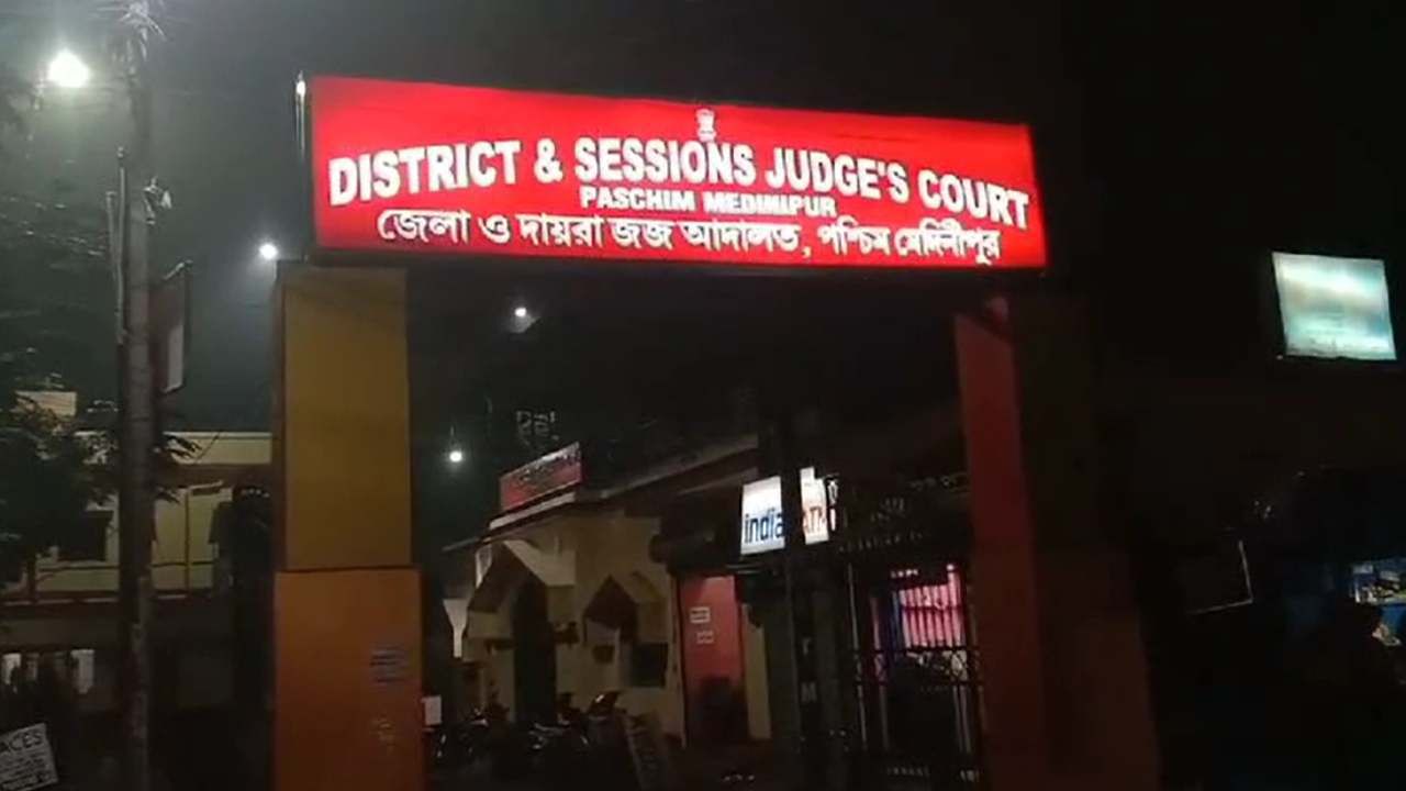 Court Order: কচুবনে নিয়ে গিয়ে ১২ বছরের মেয়েটার সঙ্গে যা তা করেছিল, এক বছরের মধ্যে চরম পরিণতি পাড়ার দাদুর