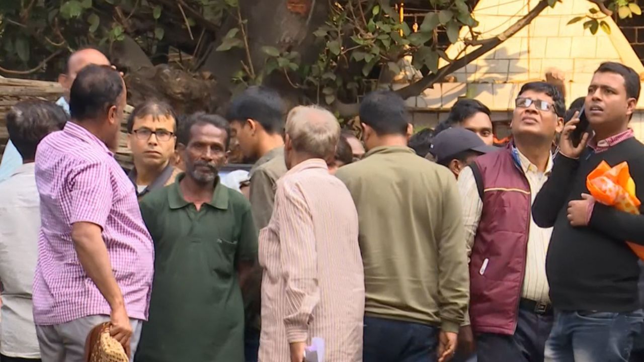 Kolkata deadbody Recover: ডালহৌসির রাস্তায় পড়ে মৃতদেহ, হইহই কাণ্ড