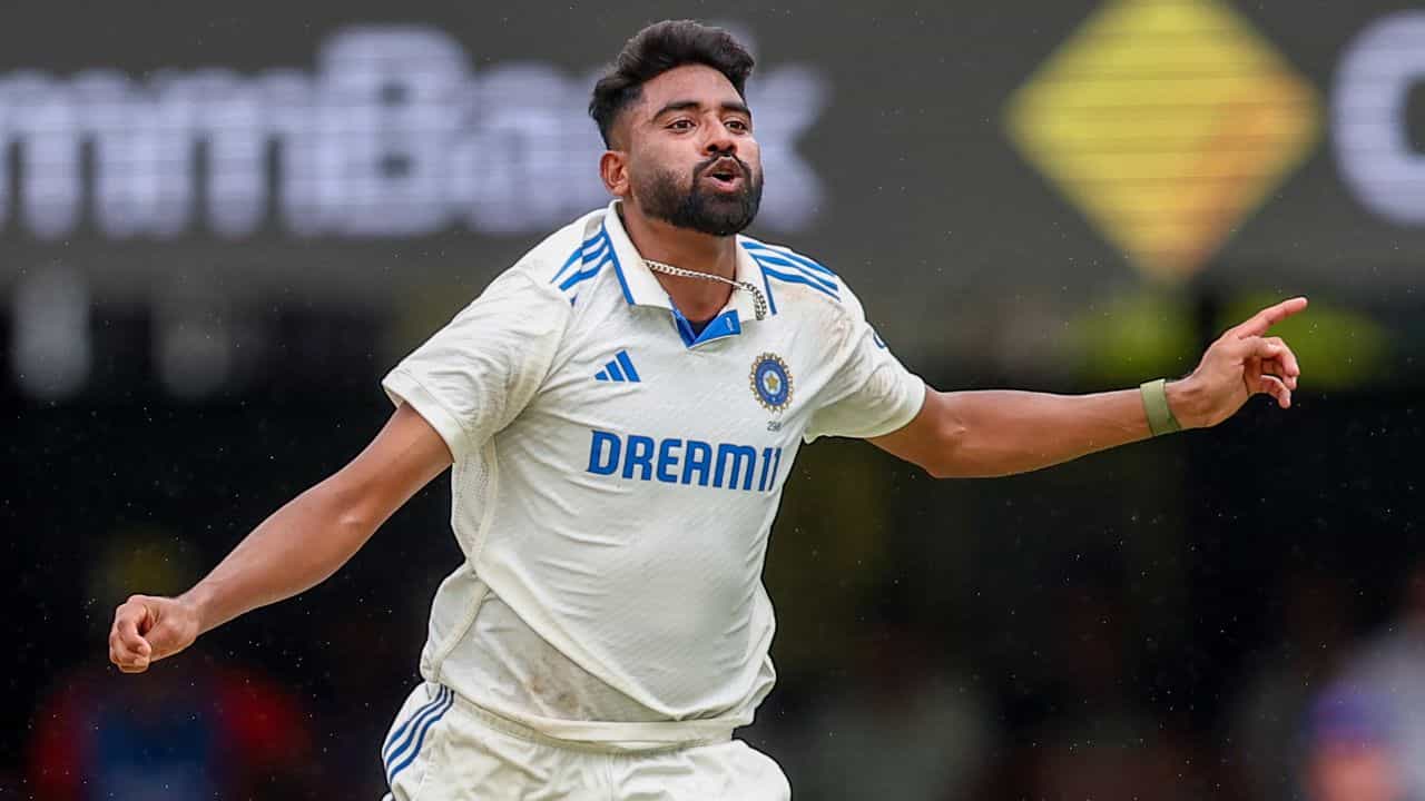 IND vs AUS: সিরাজকে বিদ্রুপ, অস্ট্রেলিয়া সমর্থকদের উপর ক্ষুব্ধ কিংবদন্তি IND vs AUS: সিরাজকে বিদ্রুপ, অস্ট্রেলিয়া সমর্থকদের উপর ক্ষুব্ধ কিংবদন্তি