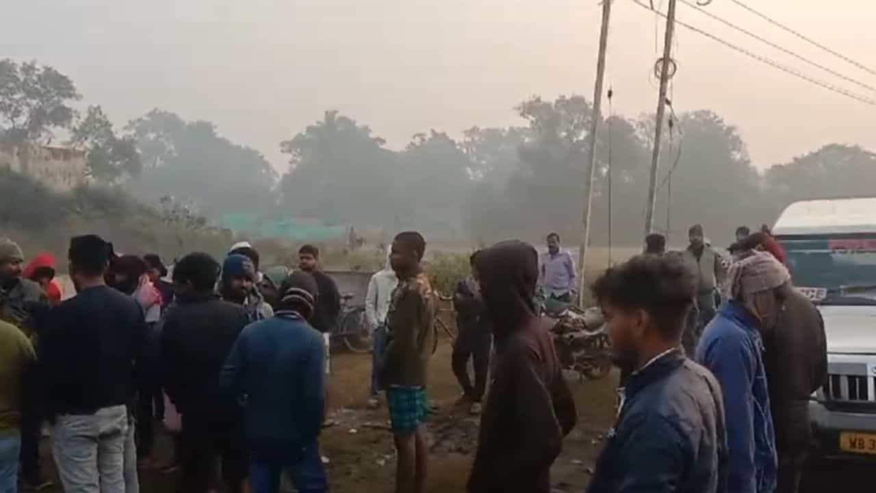 Durgapur: ইসিএল কর্মীর ঝুলন্ত দেহ উদ্ধার ঘিরে চাঞ্চল্য Durgapur: ইসিএল কর্মীর ঝুলন্ত দেহ উদ্ধার ঘিরে চাঞ্চল্য