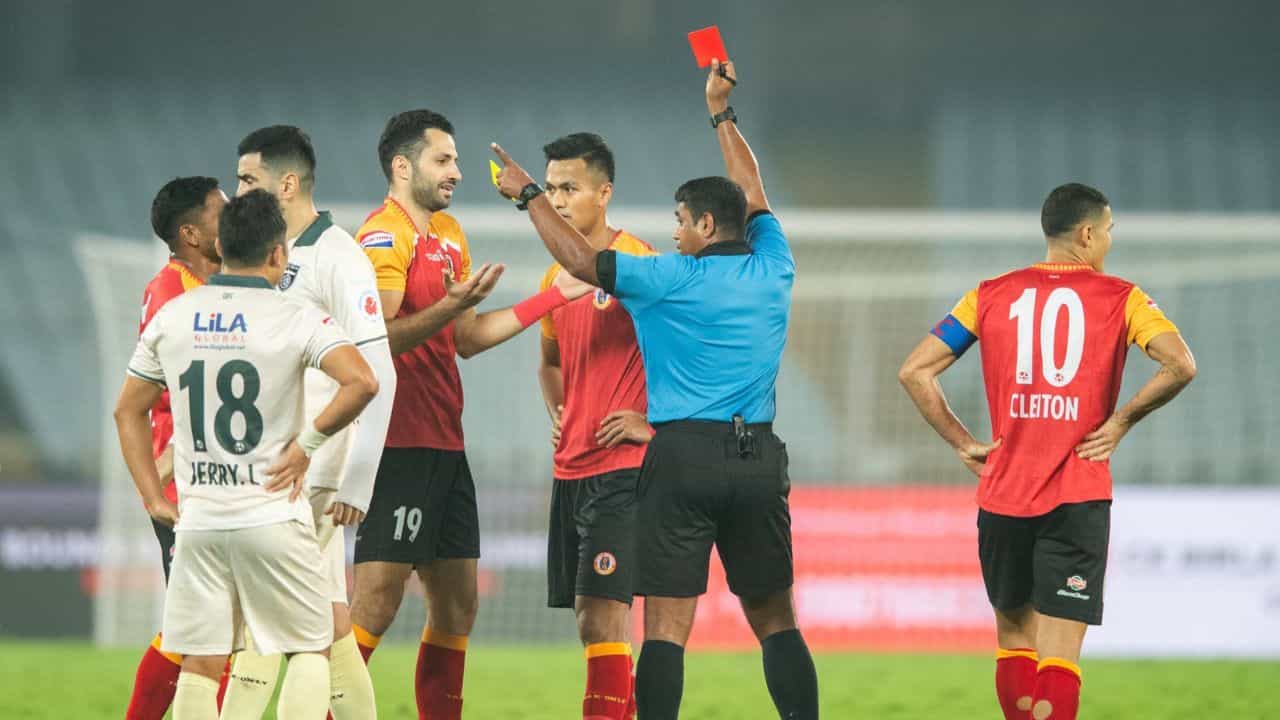 ISL 2024-25: 'রেফারি রিক্রুট করতে না পারাই ব্যর্থতা', ক্ষুব্ধ ইস্টবেঙ্গল কর্তা ISL 2024-25: 'রেফারি রিক্রুট করতে না পারাই ব্যর্থতা', ক্ষুব্ধ ইস্টবেঙ্গল কর্তা