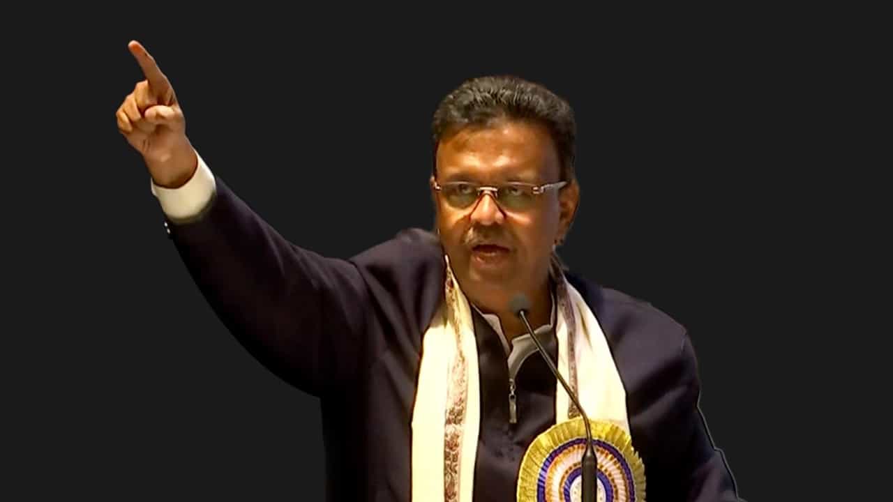 Firhad Hakim: কঠোর শাস্তি হতে পারে ফিরহাদের? তৃণমূলের বিবৃতিতে শুরু জল্পনা Firhad Hakim: কঠোর শাস্তি হতে পারে ফিরহাদের? তৃণমূলের বিবৃতিতে শুরু জল্পনা