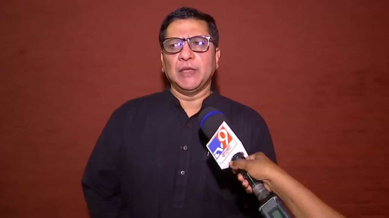Former IPS officer Prasun Banerjee: IPS থেকে স্বেচ্ছাবসর নিয়ে যোগ দিয়েছিলেন তৃণমূলে, সেই প্রসূন এবার পেলেন বড় 'উপহার' Former IPS officer Prasun Banerjee: IPS থেকে স্বেচ্ছাবসর নিয়ে যোগ দিয়েছিলেন তৃণমূলে, সেই প্রসূন এবার পেলেন বড় 'উপহার'