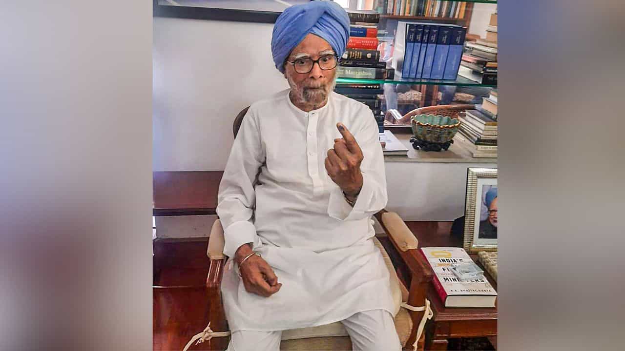 Former prime minister Manmohan Singh: হাসপাতালে ভর্তি মনমোহন সিং, প্রাক্তন প্রধানমন্ত্রীকে দেখতে গেলেন প্রিয়ঙ্কা Former prime minister Manmohan Singh: হাসপাতালে ভর্তি মনমোহন সিং, প্রাক্তন প্রধানমন্ত্রীকে দেখতে গেলেন প্রিয়ঙ্কা