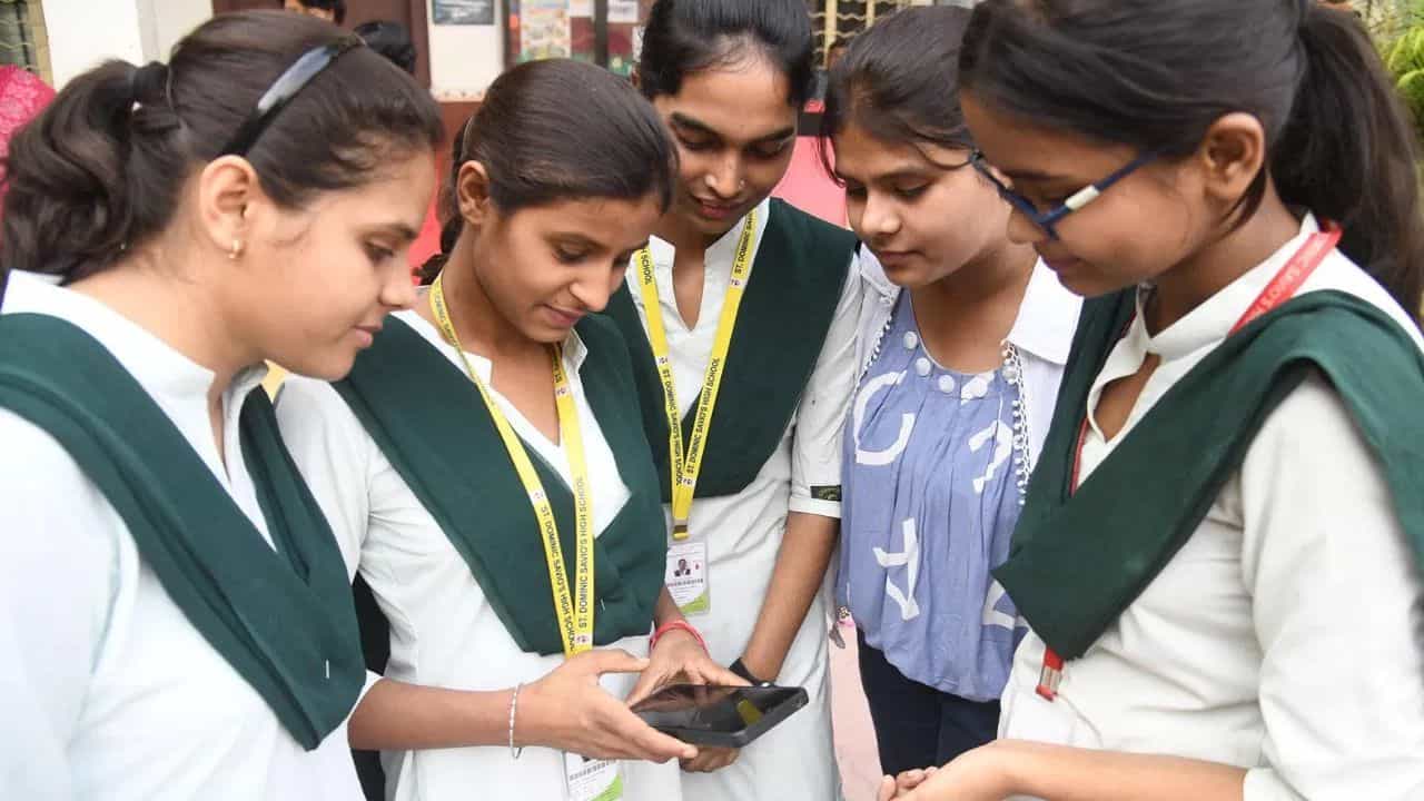 Higher Secondary: উচ্চ মাধ্যমিক পরীক্ষার সিলেবাসে আবারও বড় বদল আনল সংসদ Higher Secondary: উচ্চ মাধ্যমিক পরীক্ষার সিলেবাসে আবারও বড় বদল আনল সংসদ