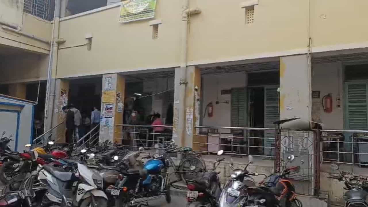 Howrah: জেলের ভিতর আত্মহত্যার চেষ্টা অভিযুক্তের Howrah: জেলের ভিতর আত্মহত্যার চেষ্টা অভিযুক্তের