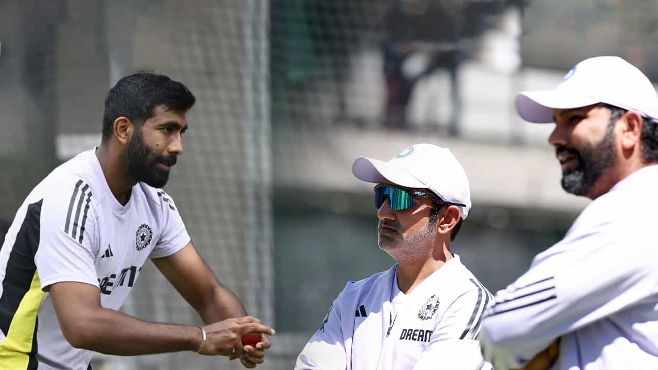 IND vs AUS: মেলবোর্নে 'বক্স' খোলার অপেক্ষা, চিন মিউজিক নাকি 'সচিন', প্রশ্ন বেশকিছু IND vs AUS: মেলবোর্নে 'বক্স' খোলার অপেক্ষা, চিন মিউজিক নাকি 'সচিন', প্রশ্ন বেশকিছু