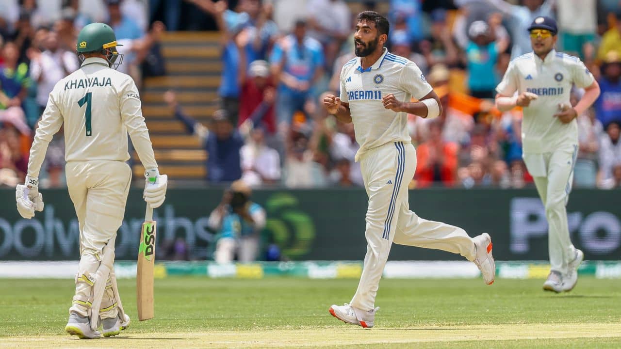 IND vs AUS: ভারতের পেসত্রয়ীর দাপটে এ বার বৃষ্টি চাইছে অস্ট্রেলিয়া!
