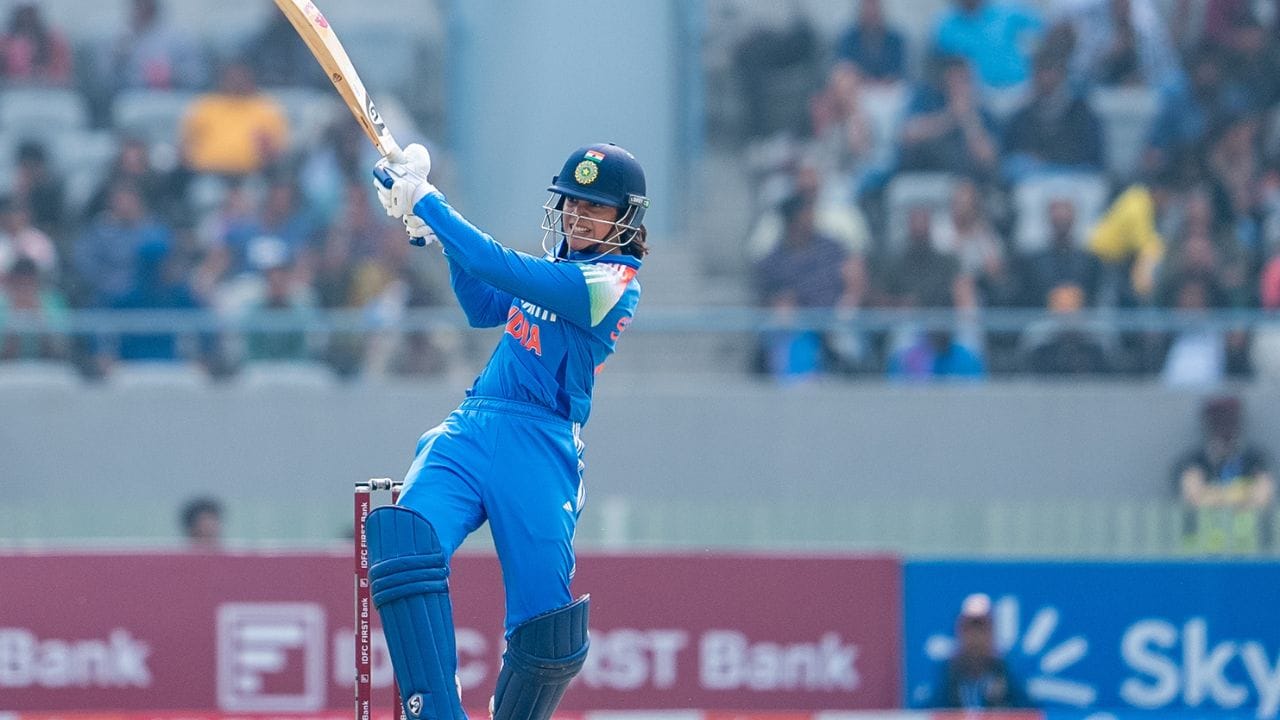 হরলীন দেওল (৪৪), হরমনপ্রীত কৌর (৩৪), রিচা ঘোষ (২৬), জেমাইমাদের (৩১) গুরুত্বপূর্ণ অবদান। লোয়ার অর্ডার ব্যর্থ হলেও নির্ধারিত ৫০ ওভারে ৯ উইকেটে ৩১৪-র বিশাল স্কোর গড়ে ভারত। ছবি- BCCI