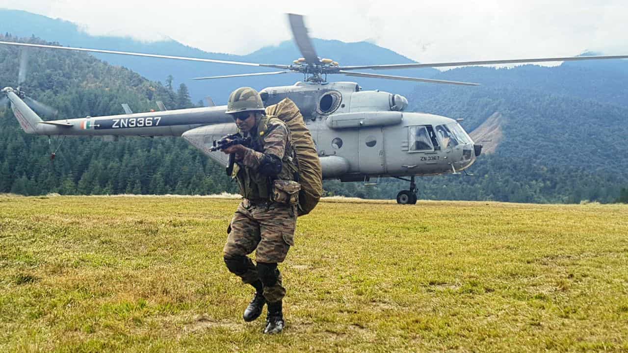 Indo-China War: বেঁচে ফিরেছিল মাত্র ৬ জন! চিনের কাছে এই যুদ্ধে হেরে গিয়েও জিতেছিল ভারত Indo-China War: বেঁচে ফিরেছিল মাত্র ৬ জন! চিনের কাছে এই যুদ্ধে হেরে গিয়েও জিতেছিল ভারত