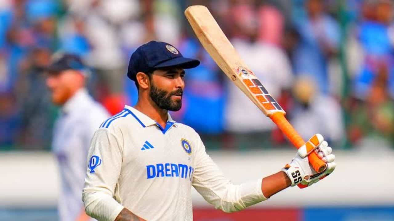 Ravindra Jadeja: ইংরেজি জানেন না? হিন্দিতে প্রেসমিট করে অজি মিডিয়ার তোপের মুখে জাডেজা! Ravindra Jadeja: ইংরেজি জানেন না? হিন্দিতে প্রেসমিট করে অজি মিডিয়ার তোপের মুখে জাডেজা!