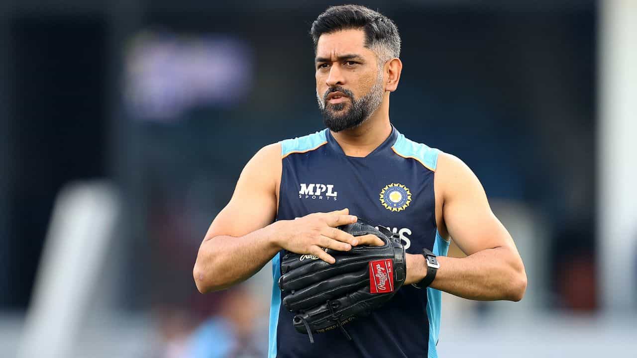 MS Dhoni: রাঁচিতে মহেন্দ্র সিং ধোনির বাড়িতে তল্লাশি! কী চলছে স্মৃতির জায়গায়? MS Dhoni: রাঁচিতে মহেন্দ্র সিং ধোনির বাড়িতে তল্লাশি! কী চলছে স্মৃতির জায়গায়?