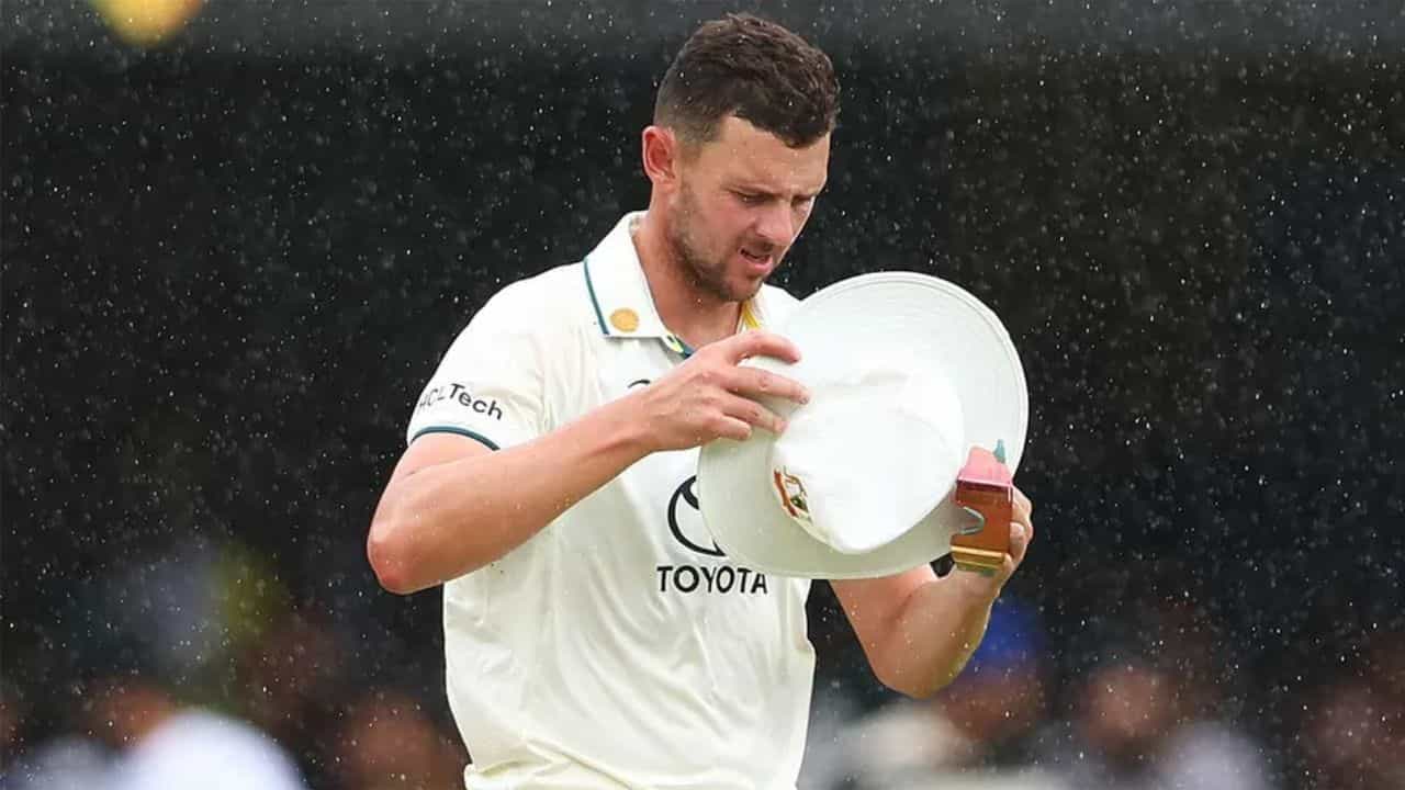 IND vs AUS: সিরিজের বাইরে! এক ওভারেই ধোঁয়াশা অজি তারকা পেসারকে নিয়ে IND vs AUS: সিরিজের বাইরে! এক ওভারেই ধোঁয়াশা অজি তারকা পেসারকে নিয়ে