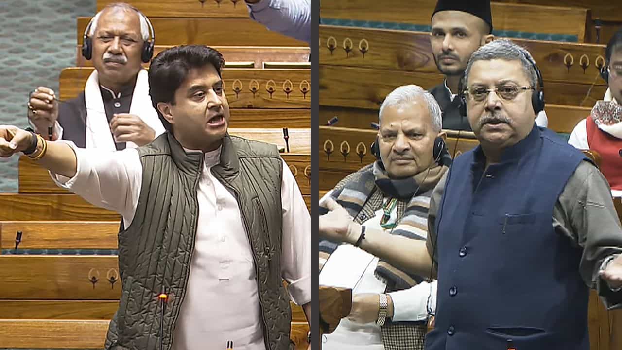 ভরা সংসদে জ্যোতিরাদিত্যের রূপ নিয়ে খোঁটা, 'সরি' বলেও পার পেলেন না কল্যাণ বন্দ্যোপাধ্যায় ভরা সংসদে জ্যোতিরাদিত্যের রূপ নিয়ে খোঁটা, 'সরি' বলেও পার পেলেন না কল্যাণ বন্দ্যোপাধ্যায়