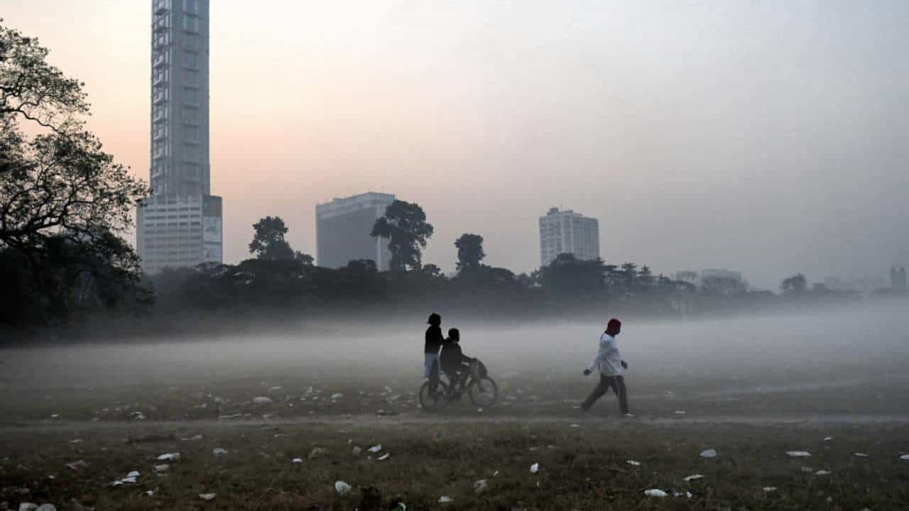 Weather Latest Update: ফের চরিত্র বদল আবহাওয়ার, শুক্রবার থেকেই পাল্টি, লেটেস্ট আপডেট জানুন Weather Latest Update: ফের চরিত্র বদল আবহাওয়ার, শুক্রবার থেকেই পাল্টি, লেটেস্ট আপডেট জানুন