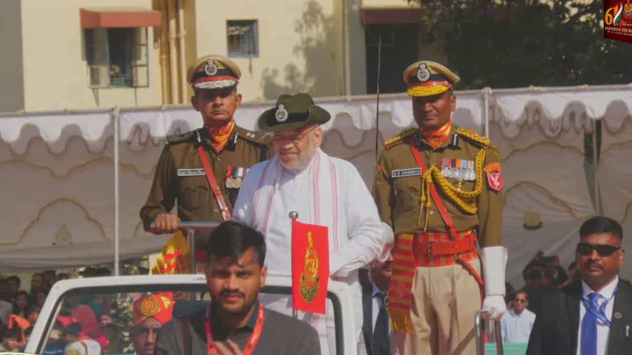 Amit Shah: সীমান্ত সুরক্ষায় কতটা তৎপর SSB, শিলিগুড়িতে কী বার্তা দিলেন অমিত শাহ Amit Shah: সীমান্ত সুরক্ষায় কতটা তৎপর SSB, শিলিগুড়িতে কী বার্তা দিলেন অমিত শাহ