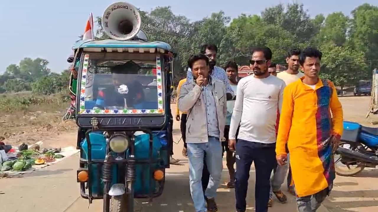 Awas Yojana: 'কোনও কর্মী টাকা চাইলে দেবেন না', মাইক হাতে রাস্তায় নেমেছে তৃণমূল Awas Yojana: 'কোনও কর্মী টাকা চাইলে দেবেন না', মাইক হাতে রাস্তায় নেমেছে তৃণমূল