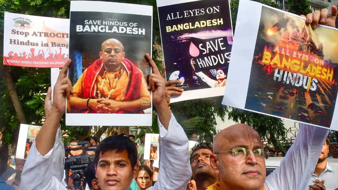 Bangladesh: মৃত্যুর সঙ্গে পাঞ্জা লড়ছেন সন্ন্যাসী চিন্ময় কৃষ্ণ দাসের আইনজীবী, ভর্তি ICU-তে, জানাল ISKCON Bangladesh: মৃত্যুর সঙ্গে পাঞ্জা লড়ছেন সন্ন্যাসী চিন্ময় কৃষ্ণ দাসের আইনজীবী, ভর্তি ICU-তে, জানাল ISKCON