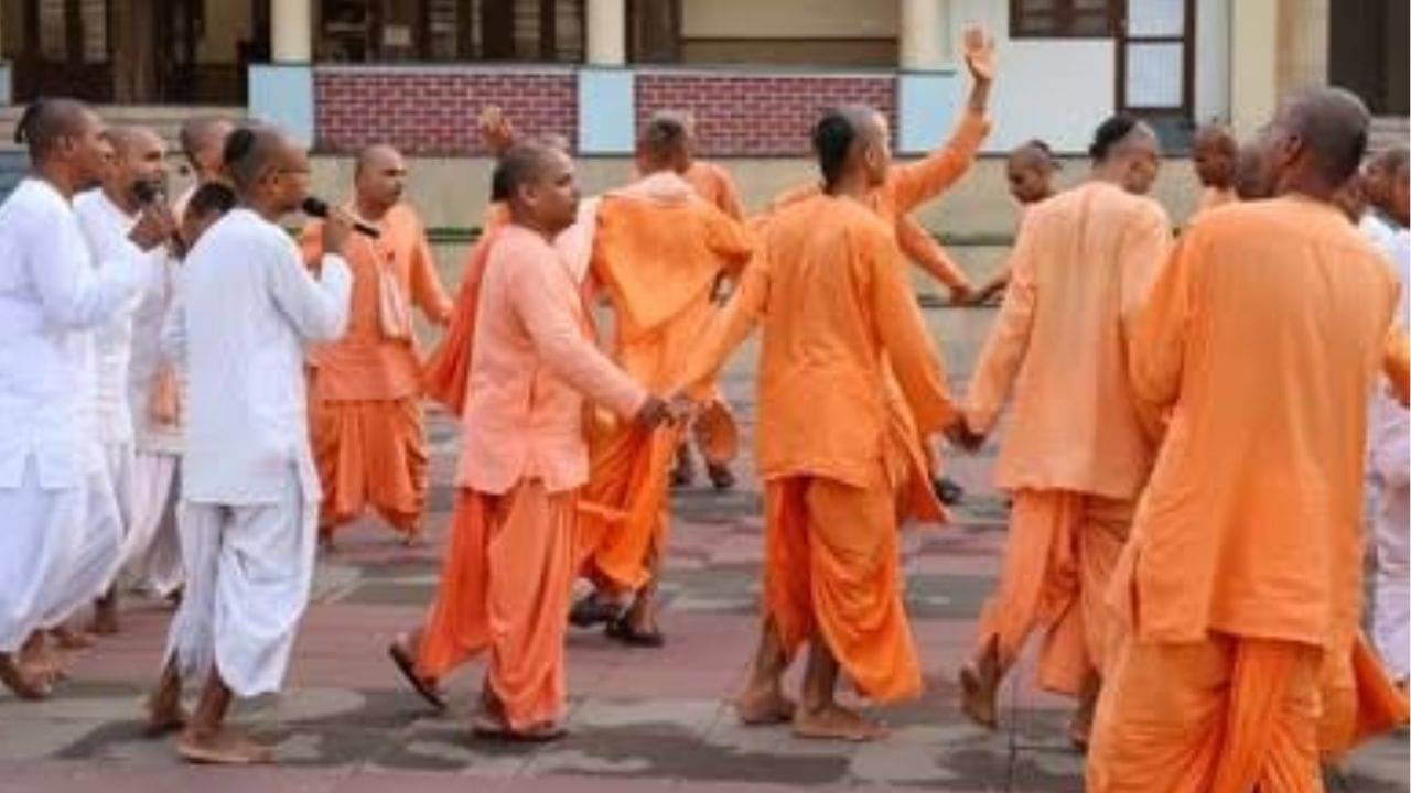 Bangladesh: গেরুয়া ছাড়ুন, লুকিয়ে রাখুন তুলসীর মালা, মুছে ফেলুন তিলক, পরামর্শ বাংলাদেশের সন্ন্যাসীদের