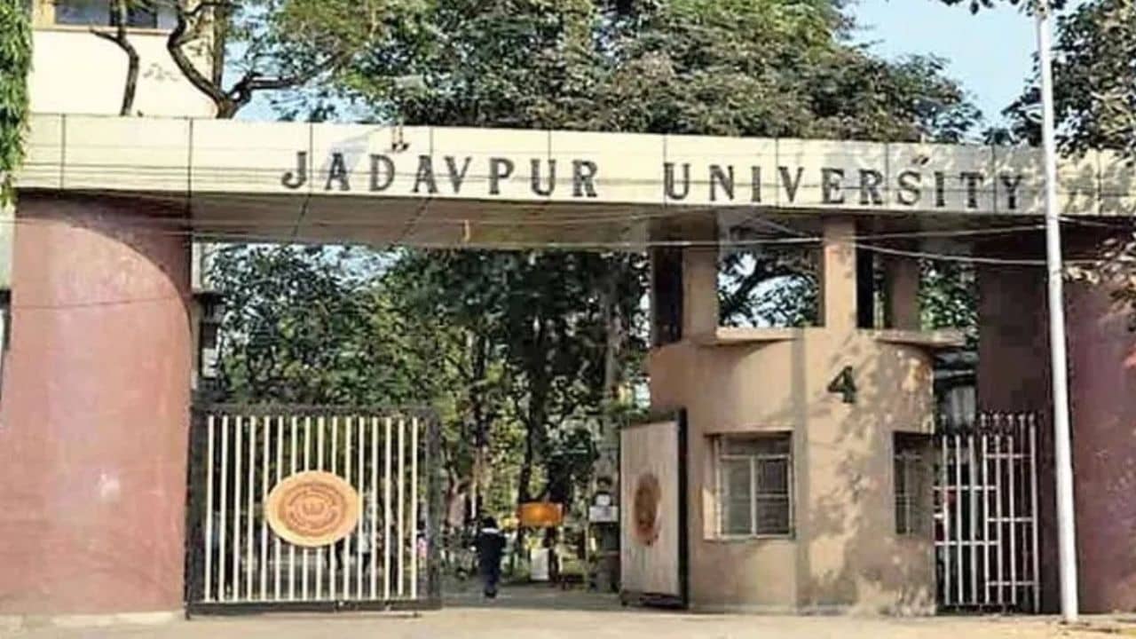 Jadavpur University: যাদবপুরে ছাত্রীর শ্লীলতাহানিতে অভিযুক্ত বিশ্ববিদ্যালয়েরই পড়ুয়া, আগেই সংগঠন থেকে বহিষ্কার করা হয়েছে, বলল SFI