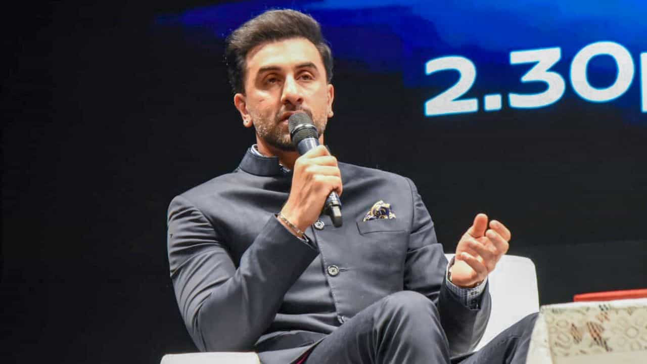 'হাওয়া টাইট হয়ে গিয়েছিল', প্রধানমন্ত্রীর বাসভবনে গিয়ে কী এমন অভিজ্ঞতা হল রণবীর কাপুরের 'হাওয়া টাইট হয়ে গিয়েছিল', প্রধানমন্ত্রীর বাসভবনে গিয়ে কী এমন অভিজ্ঞতা হল রণবীর কাপুরের