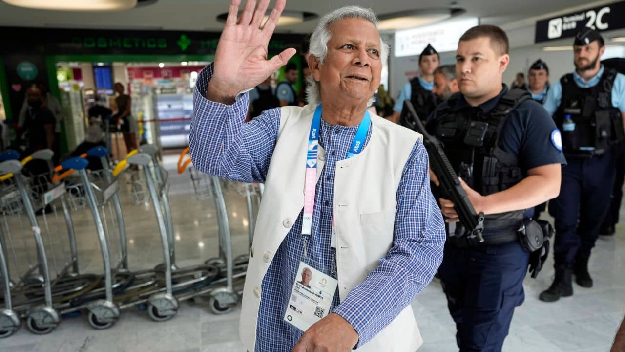 Bangladesh: নিজের জালে নিজেই ফাঁসছে ইউনূস সরকার, ৪৫ টাকার চাল এবার কিনতে হবে ১৪৫ টাকায়!