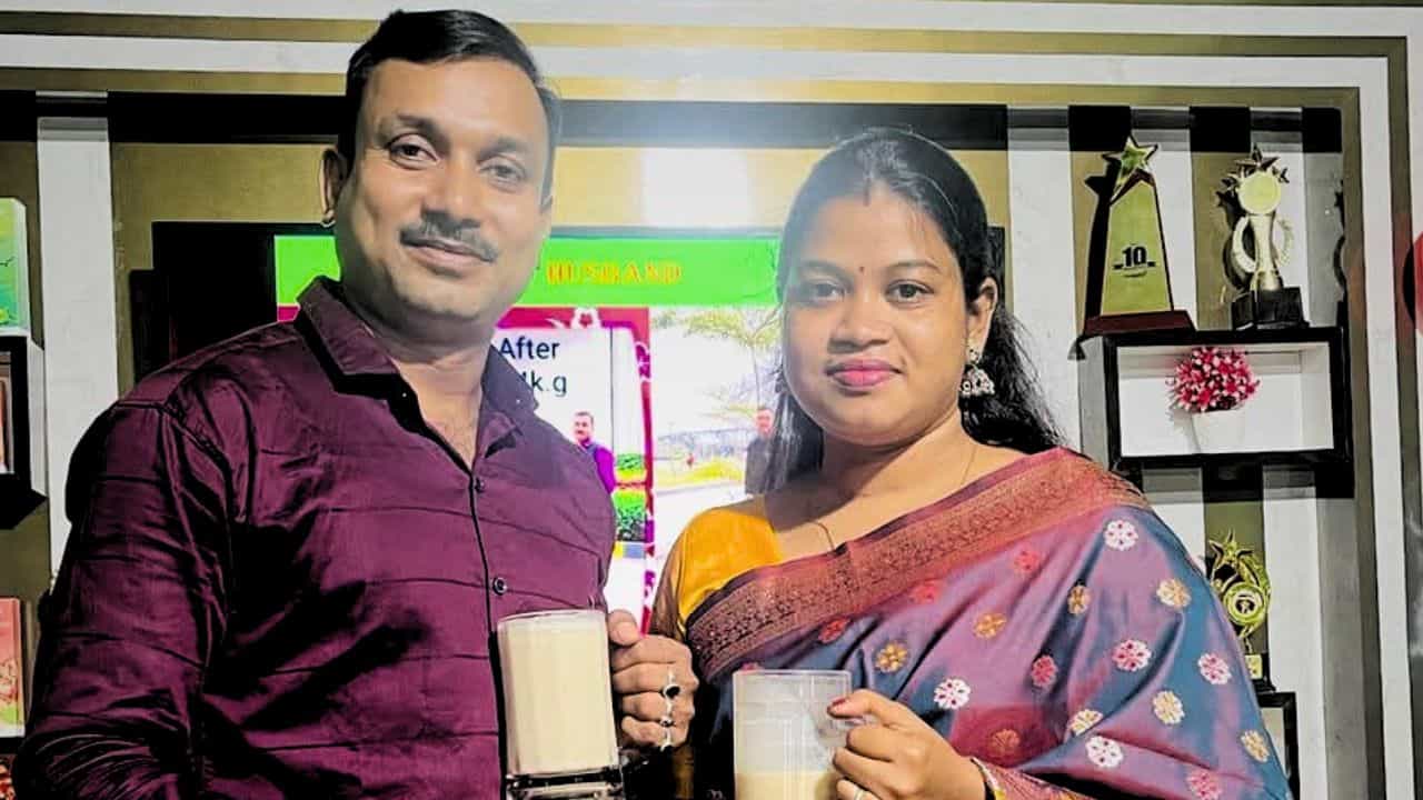 Hooghly: 'ফেসবুক লাইভে মান-ইজ্জত সব যাচ্ছিল, সবার চোখের সামনে যা করে বসলেন অলোক-মৌসুমী, শিউরে উঠলেন বাকিরা Hooghly: 'ফেসবুক লাইভে মান-ইজ্জত সব যাচ্ছিল, সবার চোখের সামনে যা করে বসলেন অলোক-মৌসুমী, শিউরে উঠলেন বাকিরা