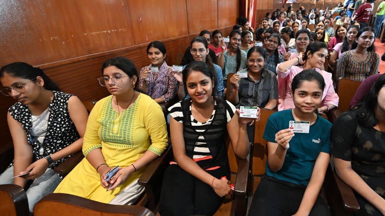 একই বছরে দুবার অ্যাডমিশন, সায়েন্স না থাকলেও ফিজিক্স-কেমিস্ট্রি পড়ার সুযোগ, আমূল বদলে যাচ্ছে শিক্ষা ব্যবস্থা!