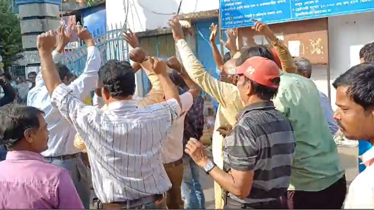 আজই ছিল ডেডলাইন, তার আগে টাকা দিয়ে কোনও ক্রমে ঠেকালেন মমতা