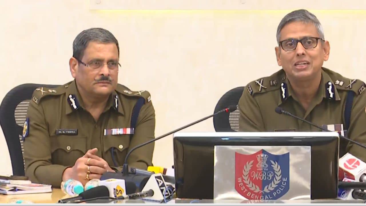 Police: রবিবার দুপুরে আমরা সব সিনিয়র অফিসার আছি মানে বুঝতেই পারছেন, বড় প্রশ্ন তুললেন রাজীব কুমার, জাভেদ শামিম